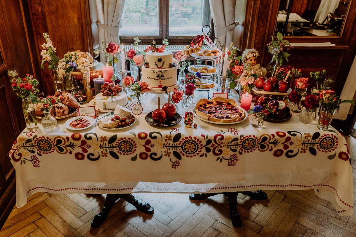 Hochzeitsinspiration Bohemian Wedding mit ganz vielen bunten Details und Hochzeitstorte
