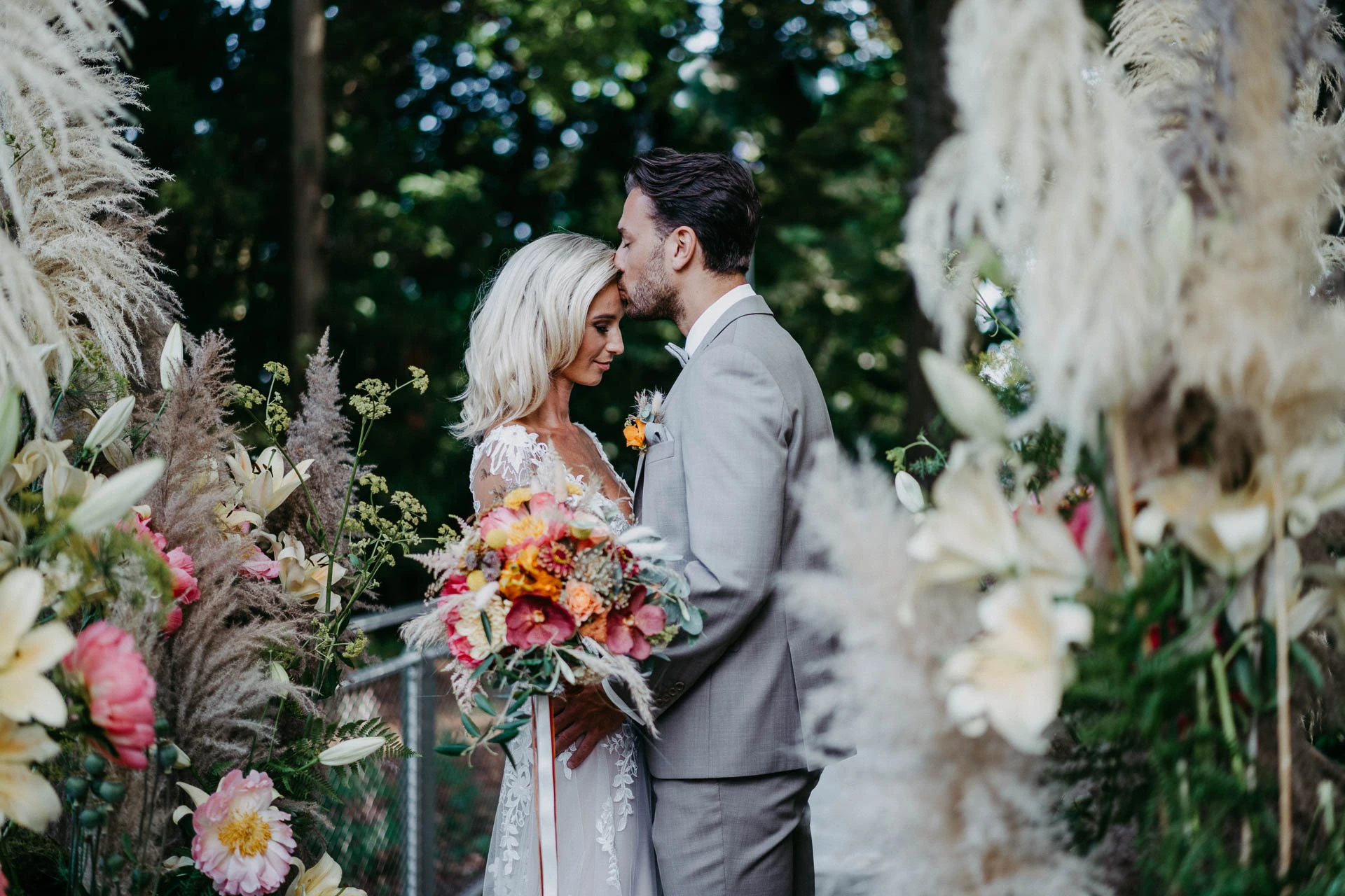 schloss-vasoldsberg-hochzeit-hochzeitsfotograf-steiermark-hochzeitsvideograf-kamerakinder-weddings-1-2-